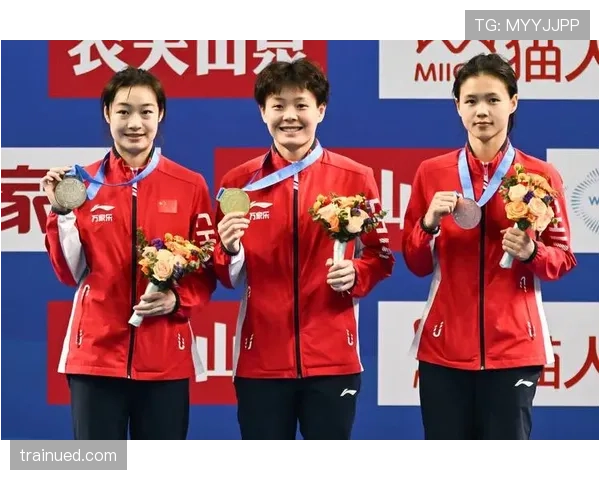 假设今晚是颁奖礼，陈艺文会把奖杯和外卖一起抱上台吧